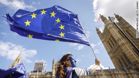 Pro-European Union demonstrators protest outside the Houses of Parliament against the first vote today on a bill to end Britain&#39;s membership of the EU on September 11, 2017. - MPs hold their first vote today on a bill to end Britain&#39;s membership of the EU, which ministers say will avoid a &quot;chaotic&quot; Brexit but has been condemned as an unprecedented power grab. (Photo by Tolga Akmen / Tolga Akmen / AFP)        (Photo credit should read TOLGA AKMEN/AFP/Getty Images)