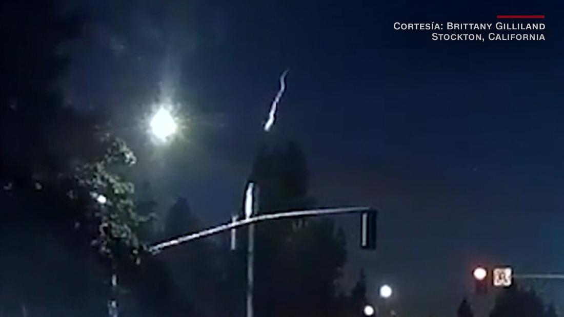 Bola de fuego cae del cielo en California dejando un rastro en forma de ...