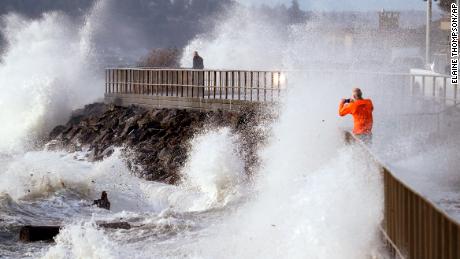 Wind Storm In Seattle Leaves Tens Of Thousands In The Dark - CNN