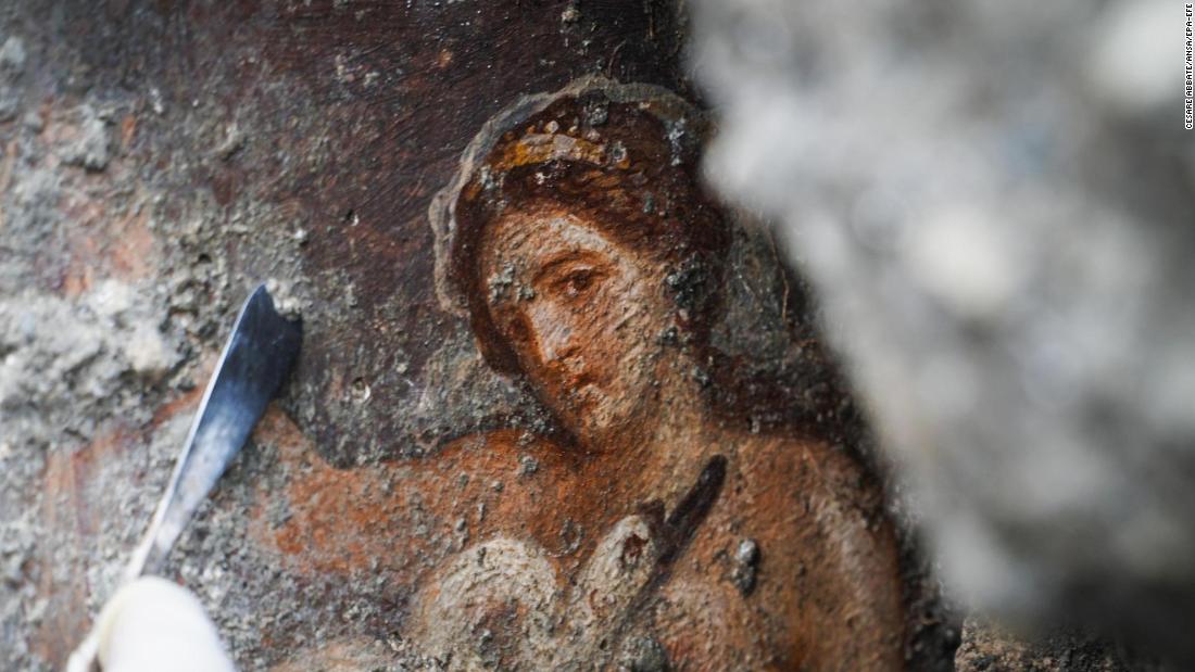 Leda And The Swan A Closer Look At Pompeii S Erotic Mural Cnn Style