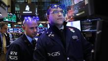 NEW YORK, NEW YORK - DECEMBER 31: Traders work on the floor of the New York Stock Exchange (NYSE) on the last day of the trading year on December 31, 2018 in New York City. Despite a continued strong economy and low unemployment, 2018 proved to be a volatile year in the financial markets with numerous record breaking trading sessions.The Dow finished up over 250 points on the final day of 2018.  (Photo by Spencer Platt/Getty Images)