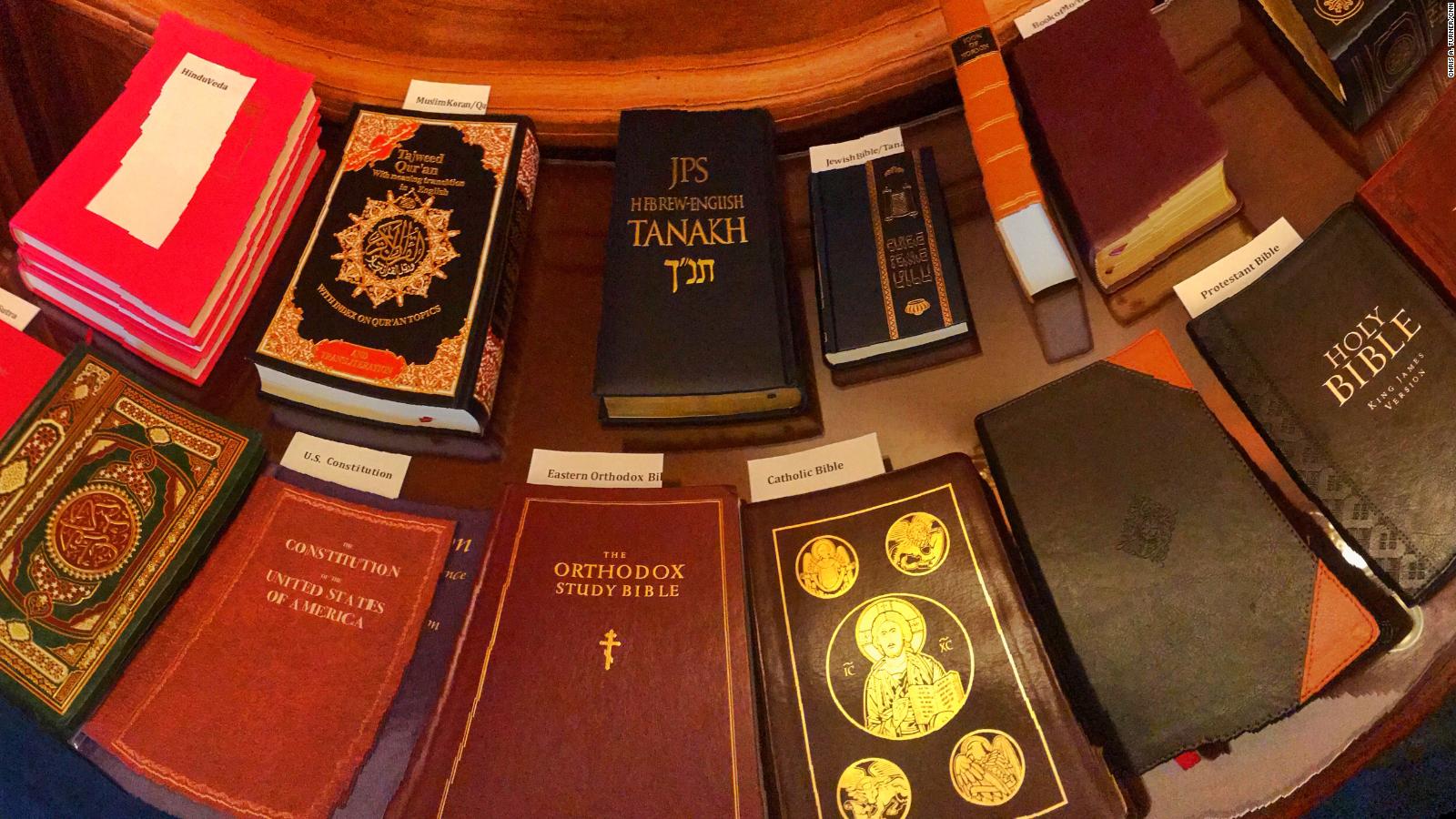 muslim-and-jewish-holy-books-among-many-used-to-swear-in-congress-cnn