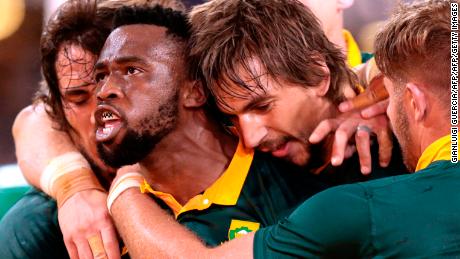 Siya Kolisi of South Africa (2nd-L) celebrates after scoring a try against France during the International test match between South Africa and France at the Kingspark rugby stadium on June 17, 2017 in Durban. / AFP PHOTO / GIANLUIGI GUERCIA        (Photo credit should read GIANLUIGI GUERCIA/AFP/Getty Images)