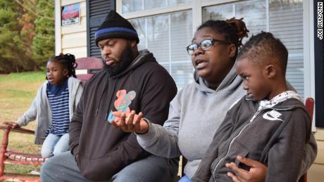 TSA officer Jessica Caraballo and her family spoke to CNN at a relative&#39;s home in Griffin, GA. From left to right: Daellah Miller, 7, Shalique Caraballo, 29, Jessica Caraballo, 31, and DaMara Miller, 5. 