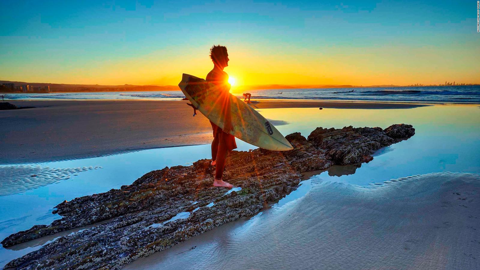 bluebottle-jellyfish-sting-thousands-on-queensland-beaches-cnn