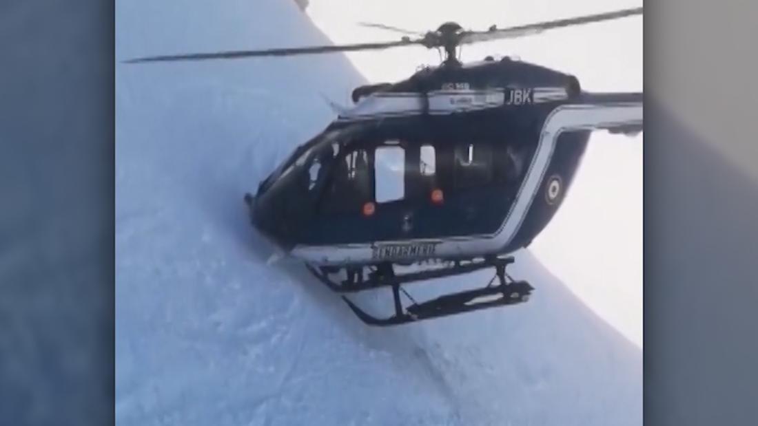 Dramatic footage of daring helicopter rescue in French Alps 