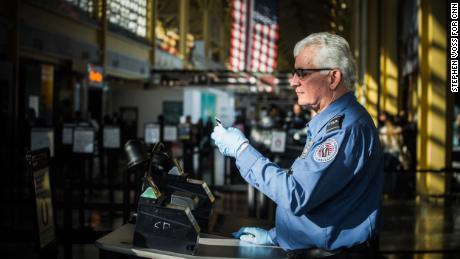 Unpaid airport screening agents to get a day&#39;s pay and $500 bonus during shutdown