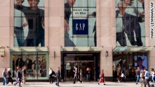 Tommy Hilfiger joins Calvin Klein, Lord & Taylor, and Gap in closing a  major flagship store in New York