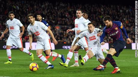 The moment Messi scored his 400th league goal for Barca.