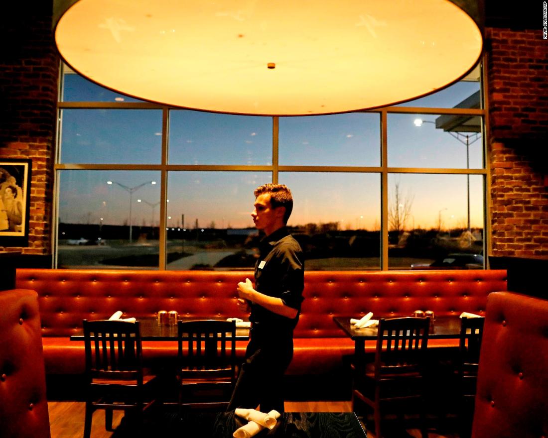 Tables sit empty during dinnertime at Rocket City Tavern, located near numerous federal agencies in Huntsville, Alabama, on January 9. Business at the restaurant had been down since the shutdown began.