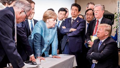 2018'de Kanada'da yapılan G7 zirvesinden ve "biraz iç karartıcı" sonuç, Merkel'in ofisi bu fotoğrafı yayınladı.