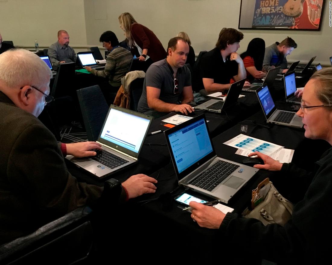 Job seekers fill out information during a TSA fast-track hiring event in Nashville on Saturday, January 12.