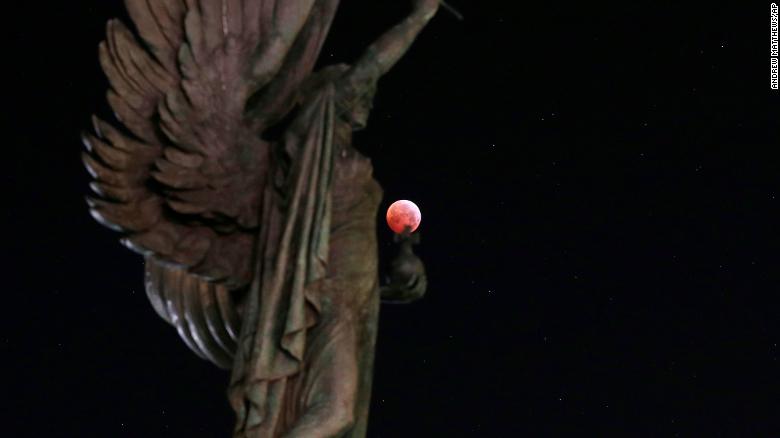 The blood moon with a statue in Brighton, England.