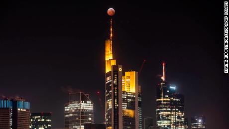 As a red, so-called &quot;blood moon&quot;, the full moon stands above the Frankfurt skyscrapers and the Commerbank (M) headquarters, while it steps into the shadow of the earth. 
