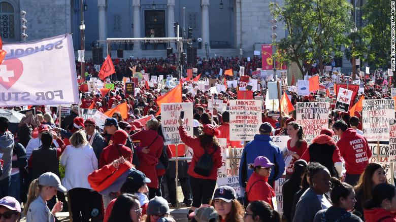 After 6 days of striking, LA teachers reach a deal with the school district