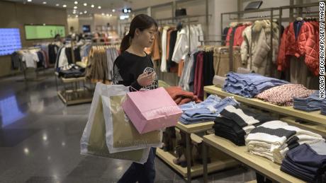 China will overtake the US as the world&#39;s biggest retail market this year