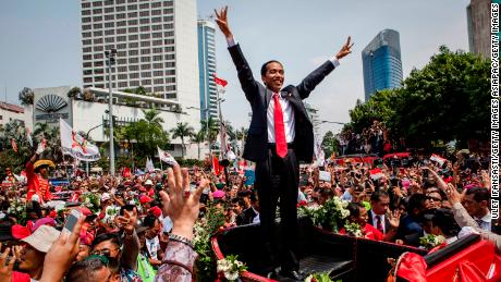 Indonesian President Joko Widodo waves to the crowd following his inauguration on October 20, 2014 in Jakarta, Indonesia. 