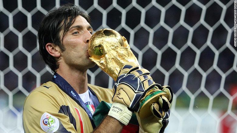 Italian goalkeeper Gianluigi Buffon kisses the trophy after the World Cup 2006 final.