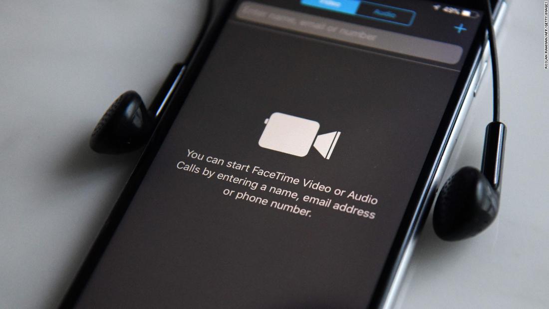 iPhone FaceTime bug lets other people eavesdrop on you