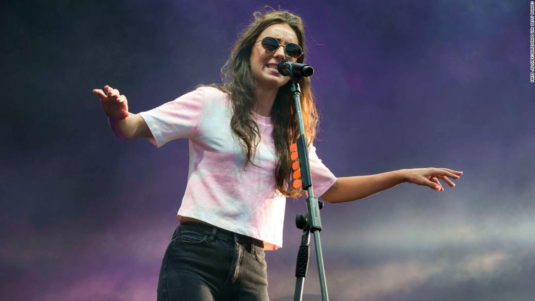 Amy Shark: two people found in tour bus attempting to cross UK border - CNN