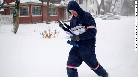 Due to the brutal weather, postal workers aren&#39;t delivering mail in 10 states 