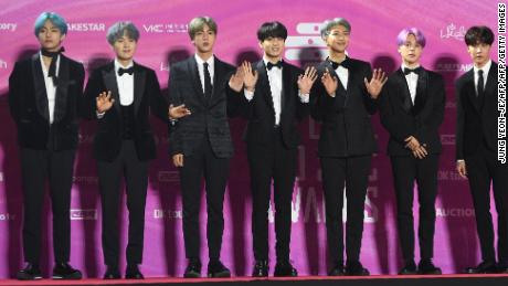 V, Suga, Jin, Jungkook, RM, Jimin and J-Hope at the 2019 Seoul Music Awards. 