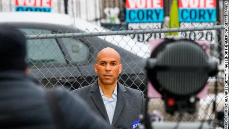 NEWARK, NJ - FEBRUARY 01: Sen. Cory Booker (D-NJ) (C) announces his presidential bid during a press conference on February 1, 2019 in Newark, New Jersey. Sen. Cory Booker launched his 2020 presidential campaign today, joining an already crowded field of hopefuls with his Senate colleagues. Booker is the second African-American entering the race, after Sen. Kamala Harris (D-CA). (Photo by Eduardo Munoz Alvarez/Getty Images)