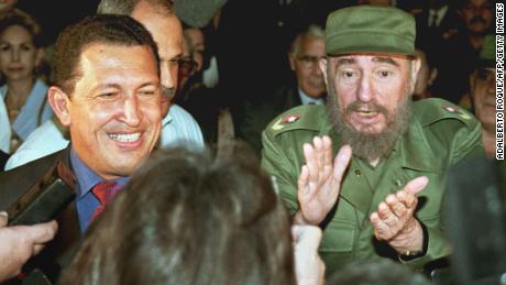 Venezuela&#39;s then-president-elect Hugo Chavez, flanked by then-Cuban leader Fidel Castro at the Jose Marti airport in Havana in 1999. 