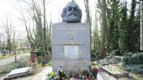Karl Marx&#39;s gravestone in Highgate Cemetery in London