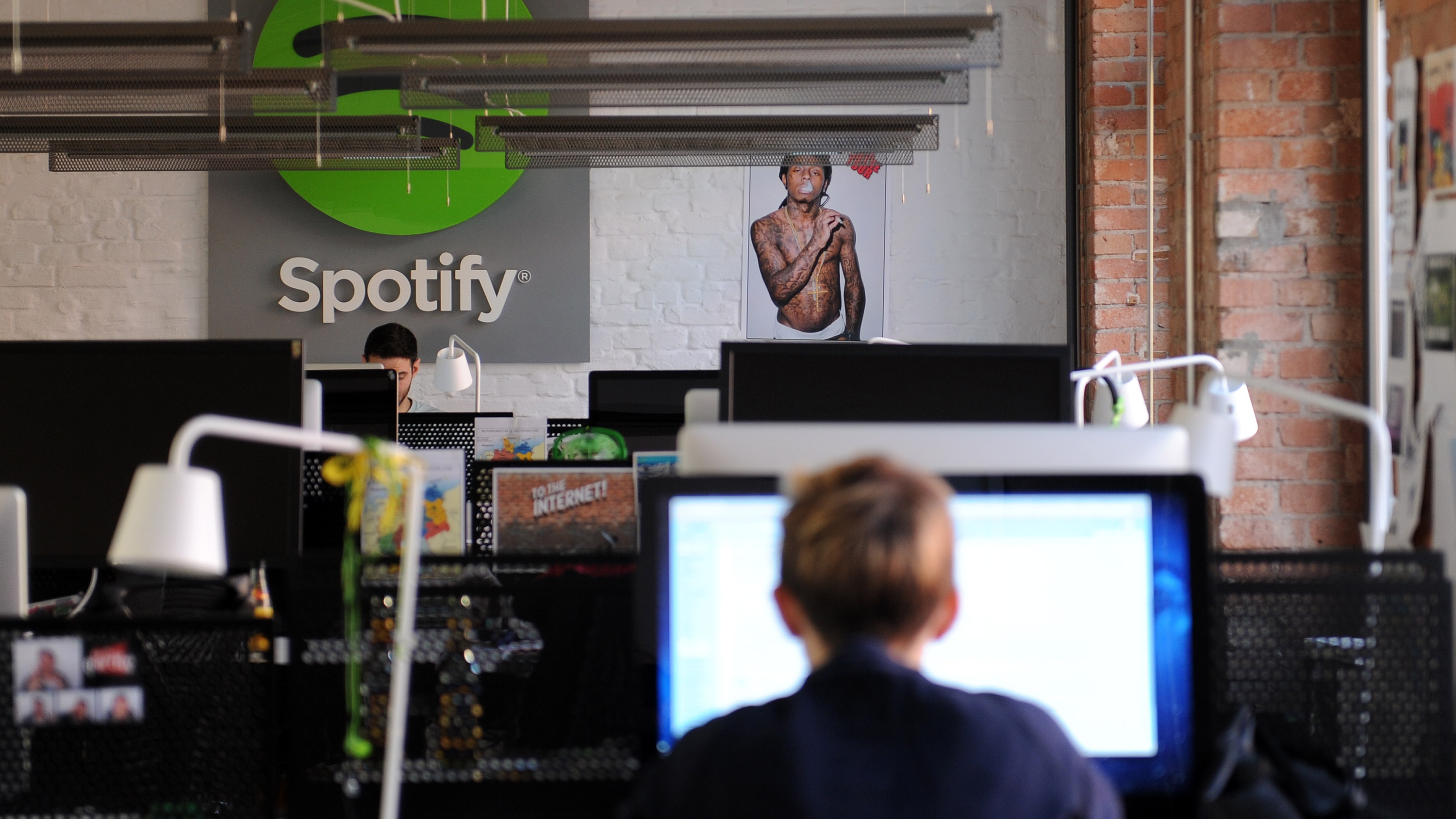 Why Spotify Is Making A 500 Million Bet On Podcasting Cnn Business