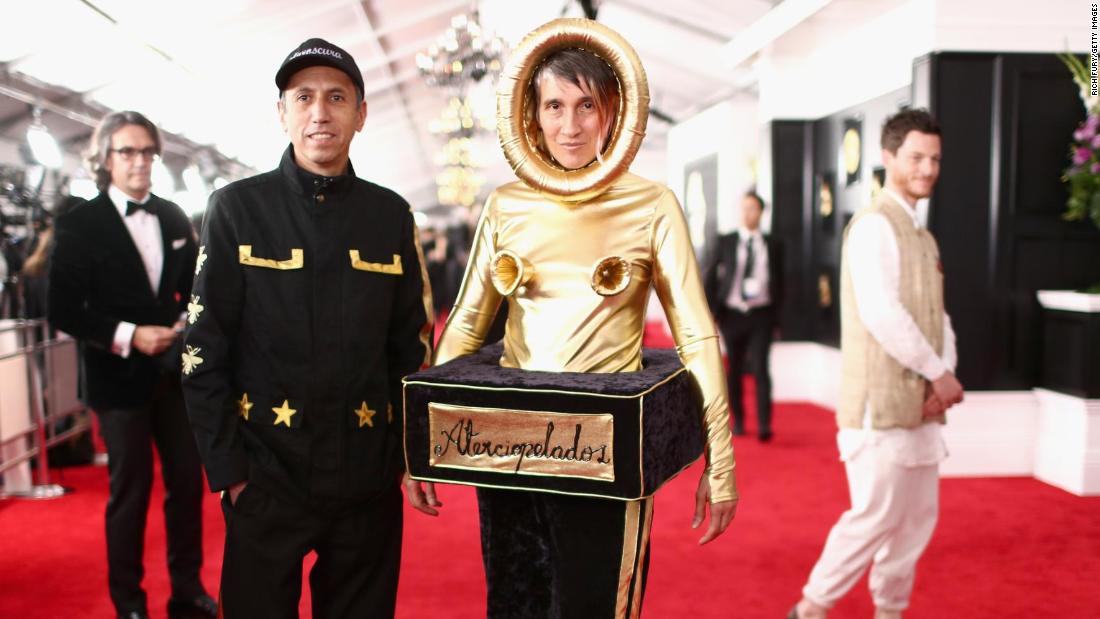 Andrea Echeverry from the Colombian rock band Aterciopelados dressed up as a Grammy.