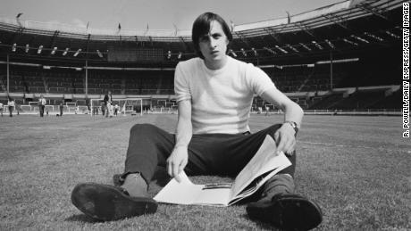 How Johan Cruyff and Ajax thought &#39;outside the box&#39;