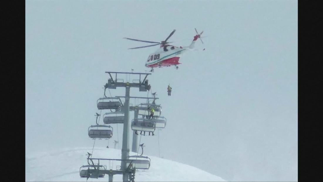 Rescatan a esquiadores en los Alpes italianos tras fallo de telesilla ...