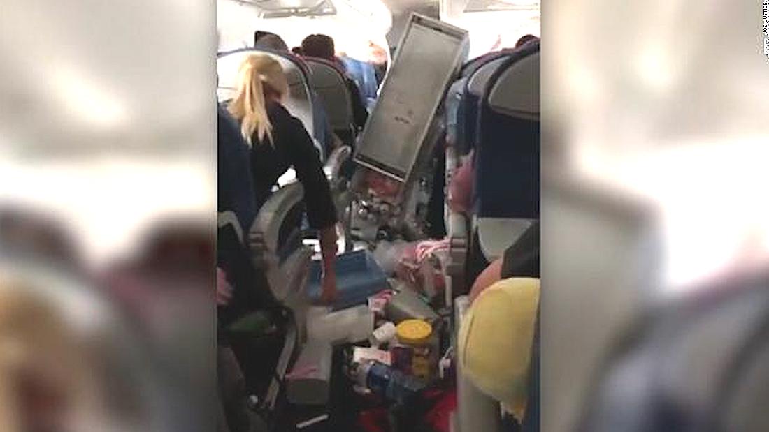 3 injured after severe turbulence on Delta flight - CNN Video