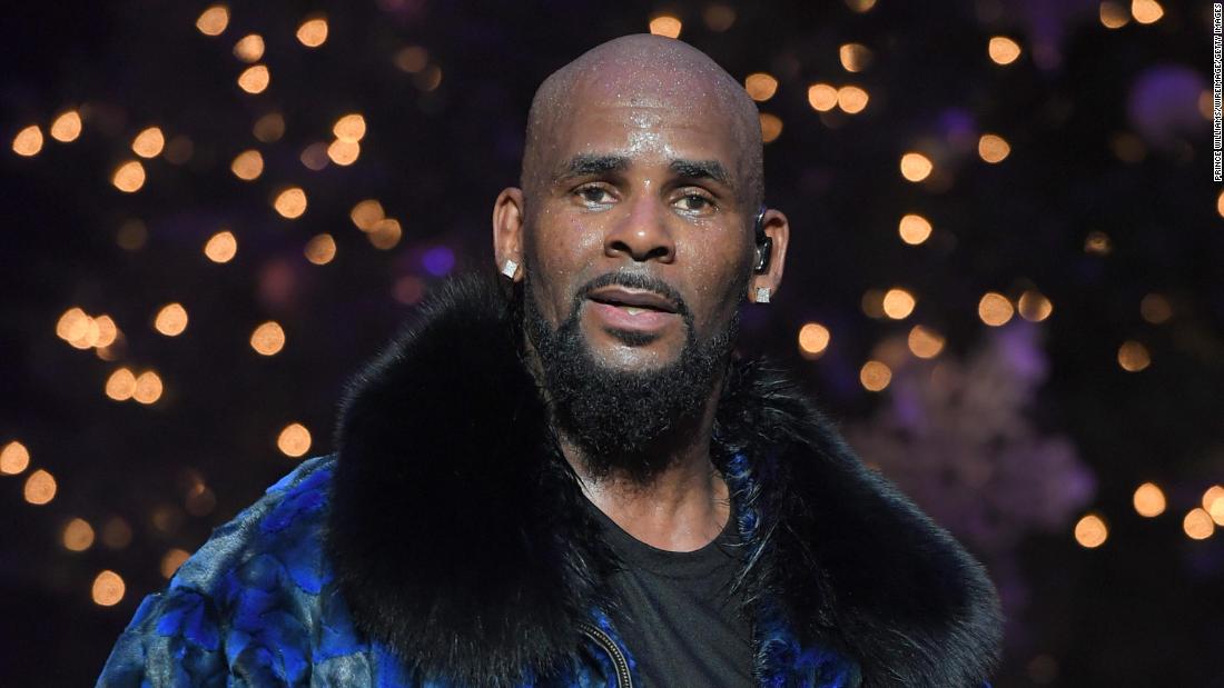 R Kelly Cnn Has Seen Tape Avenatti Says Shows Singer Having Sex With