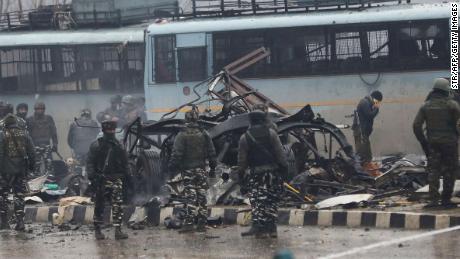 Kashmir attack: India says Pakistan had &#39;direct hand&#39; in deadly convoy strike
