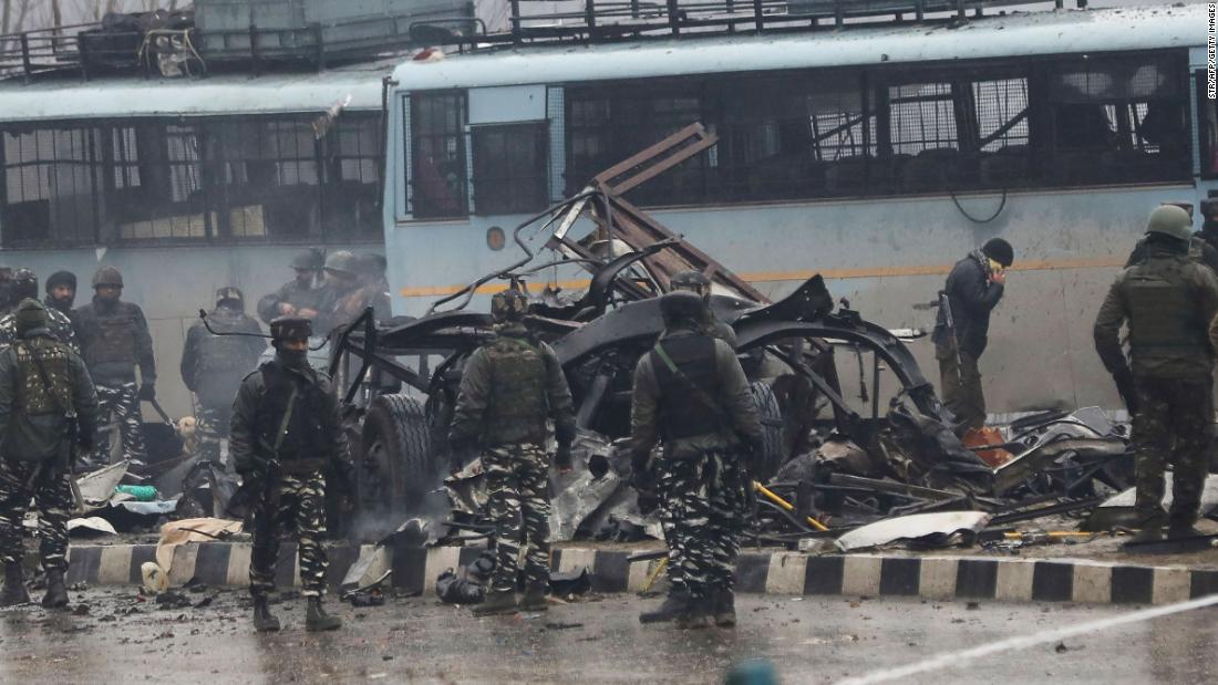 Kashmir Attack On Indian Paramilitary Members Kills 37 Cnn