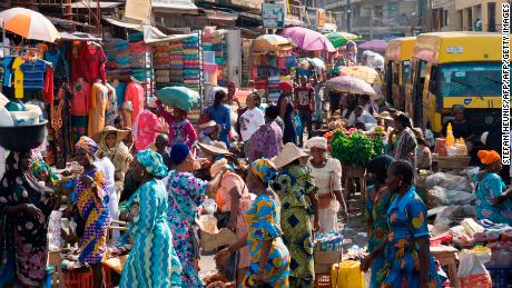 People walk through Balogun market in streets around Lagos Island on May 5, 2017. 
Lagos is the world&#39;s 10th largest city with between 17 and 22 million people, although no-one seems to be counting.  / AFP PHOTO / STEFAN HEUNIS        (Photo credit should read STEFAN HEUNIS/AFP/Getty Images)