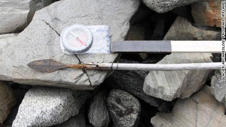 A Viking Age arrow was found at an ice site in the Jotunheimen Mountains. Nearly 70 arrows have been found on this site. The oldest dates back 6,000 years. 