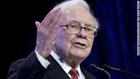 Warren Buffett wants to make an &#39;elephant&#39;-sized acquisition