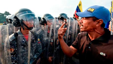 Violence flares at Venezuela's border; Maduro breaks off relations with Colombia