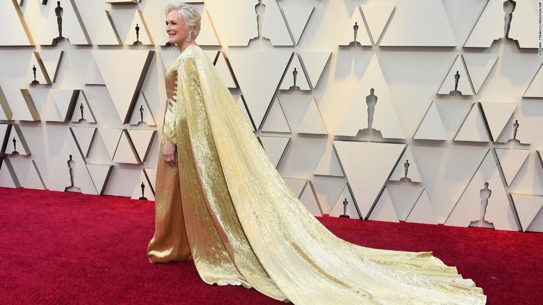 Best actress nominee Glenn Close wore a gold dress and matching clutch, looking every bit the statuette she hopes to take home. The custom hand-embroidered dress by Carolina Herrera weighed 42 pounds and was made from 4 million beads. 
