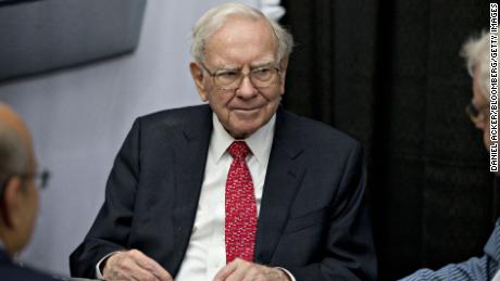 Warren Buffett says he can&#39;t beat the S&amp;P 500