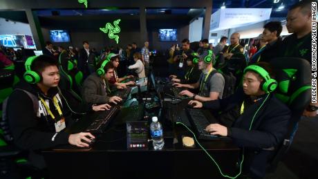 Gamers play &#39;Overland&#39; by Blizzard using hardware from Razer during the 2017 Consumer Electronic Show (CES) in Las Vegas, Nevada, January 6, 2017. / AFP / Frederic J. BROWN        (Photo credit should read FREDERIC J. BROWN/AFP/Getty Images)