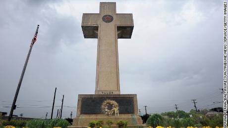 Supreme Court to decide fate of WWI memorial cross in church and state dispute