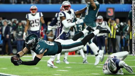 Zach Ertz scoring a touchdown in the fourth quarter of last year&#39;s Super Bowl.