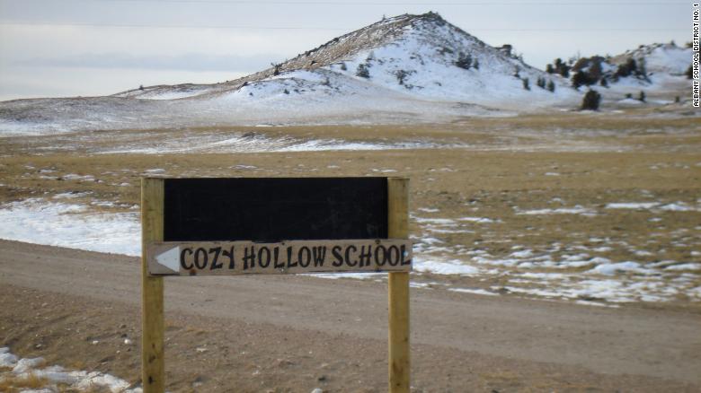 Cozy Hollow Elementary School was active more than a decade ago. Here&#39;s a sign to the school in 2004.