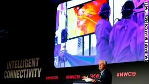 Doctor uses 5G to direct surgery live from a stage at Mobile World Congress