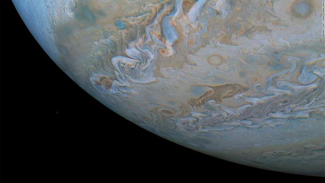 Is that a dolphin on Jupiter? No, but it definitely looks like one. It&#39;s actually a cloud that looks like it&#39;s swimming through cloud bands along the South Temperate Belt.