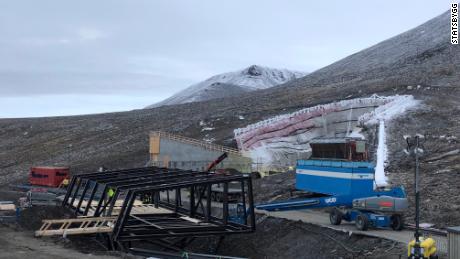 Construction work on the seed vault&#39;s new service building and tunnel entrance. 